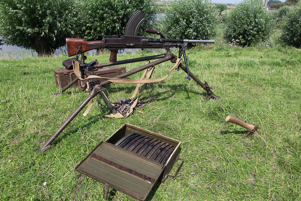 Light machine gun