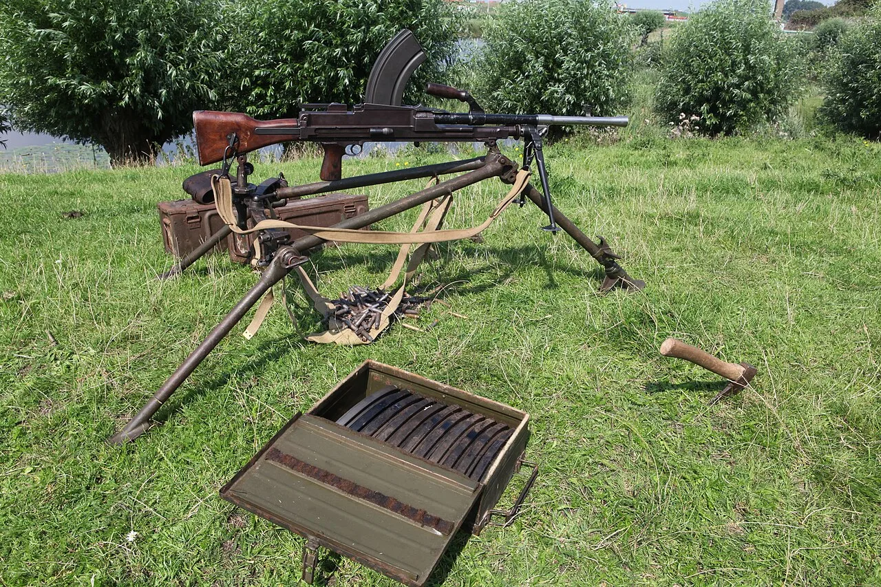 Light machine gun