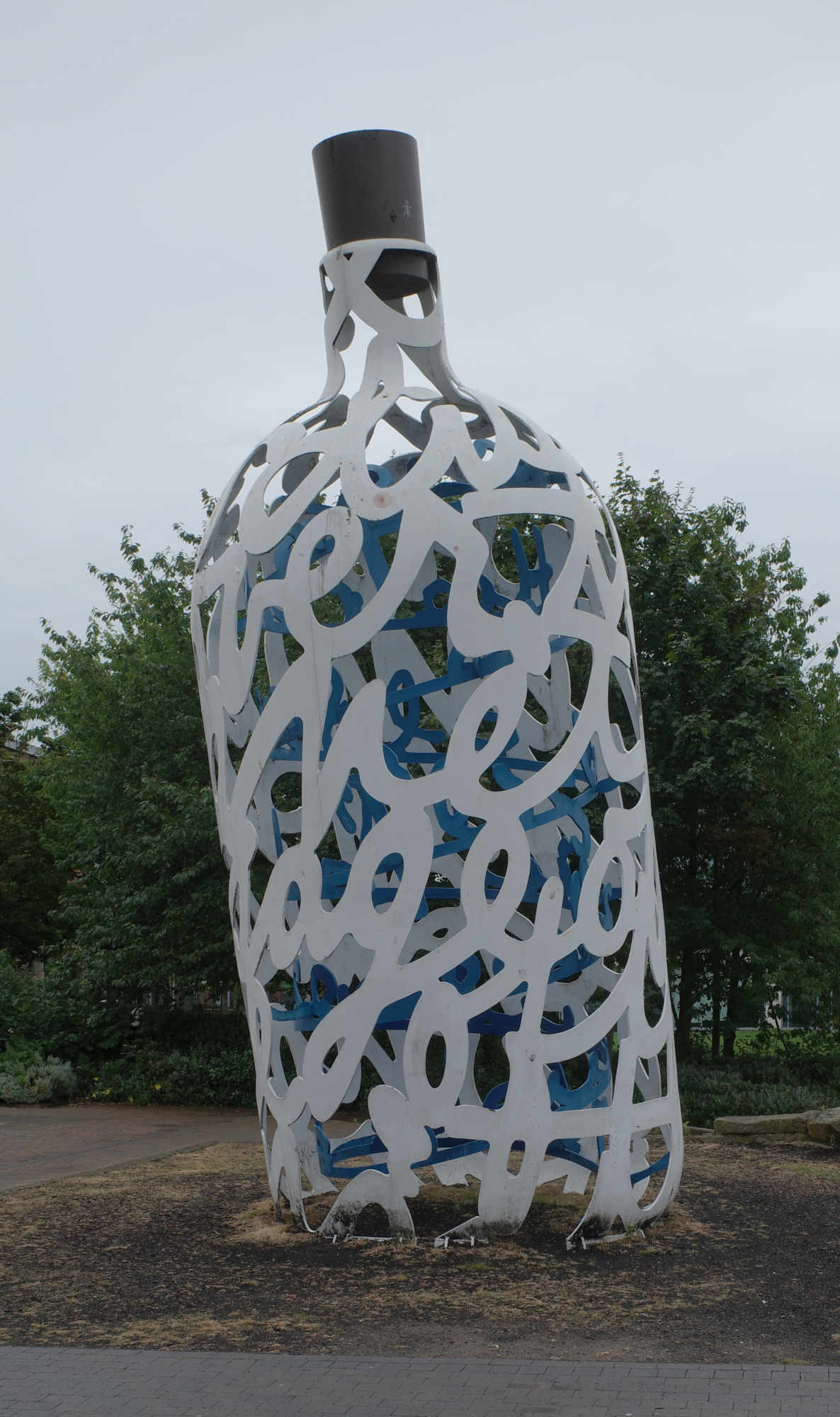 "Bottle Of Notes" by Claes Oldenburg and Coosje van Bruggen (1993), Centre Square, Middlesbrough - geograph.org.uk