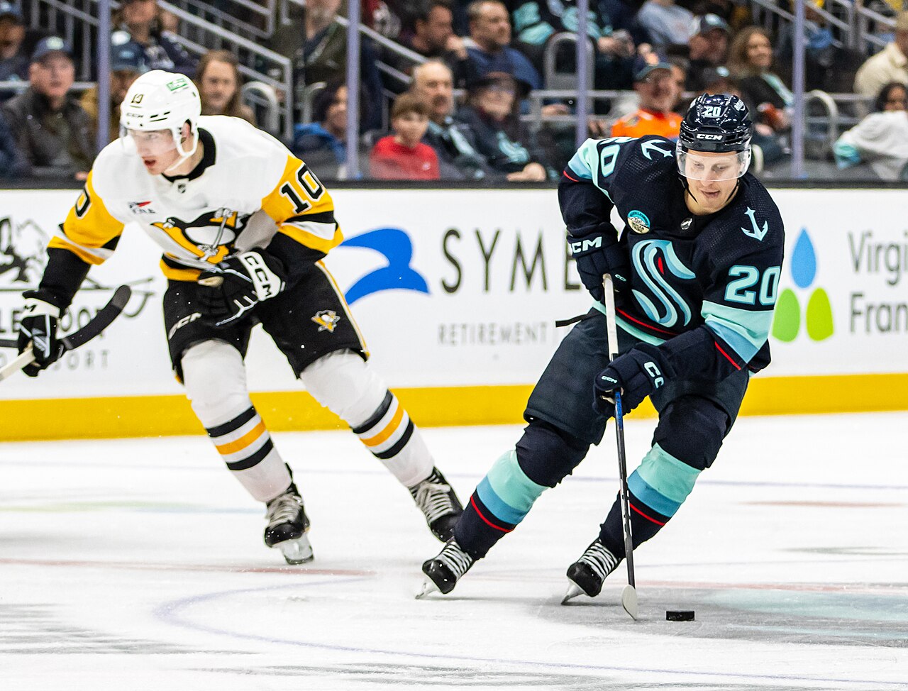 Pittsburgh Penguins at Seattle Kraken - 2024-02-29 - Eeli Tolvanen and Drew O'Connor