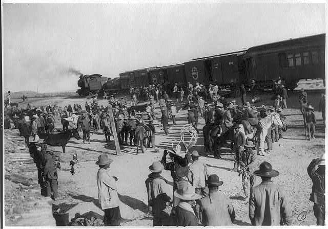 Gen. Salagar's troops (by train during the Mexican Revolution) LCCN2003688901