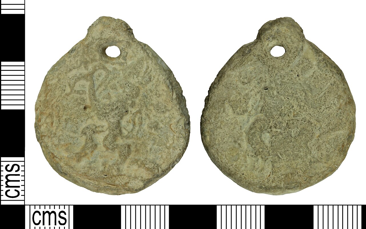 Lead pendant of post-medieval date (FindID 549394)