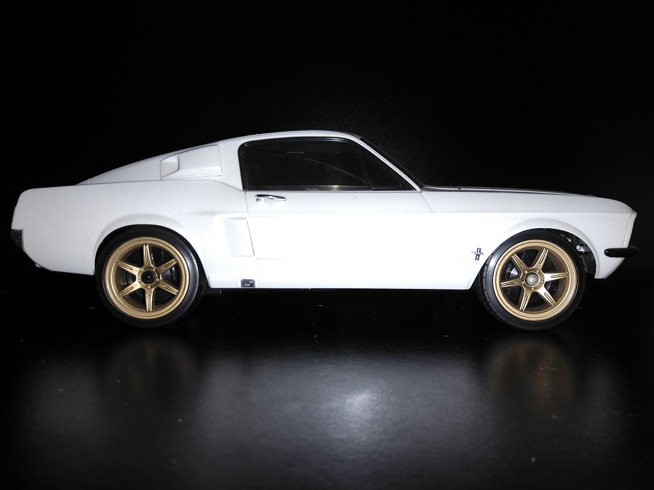 Ford Mustang radio controlled car 3