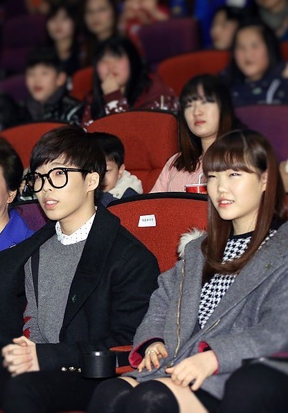 AKMU