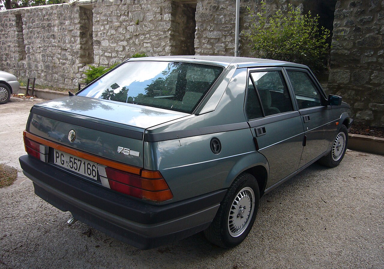 Alfa Romeo 75