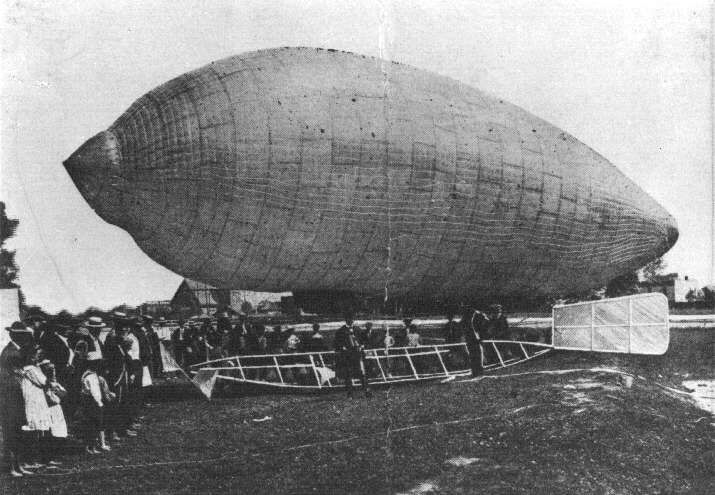 Airship, Toledo, Ohio (approximately 1905) - DPLA - 0a34d4c1bc1f921531bbfab0ce1ccb07