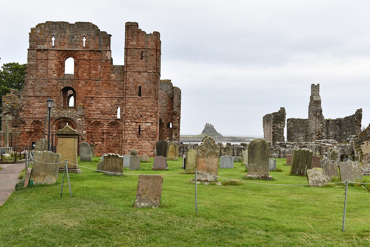 Holy Island, Lindisfarne Priory - geograph.org.uk