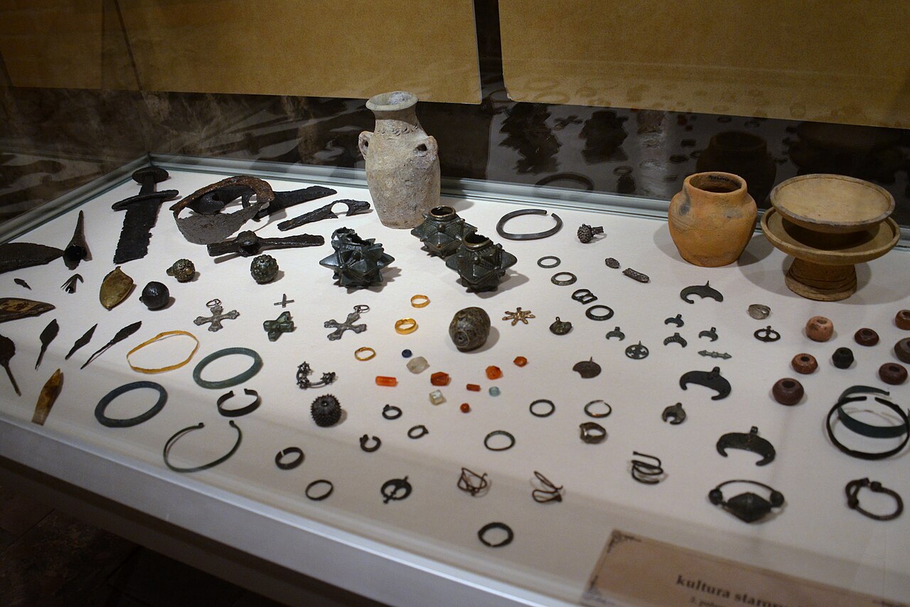 1184 Early medieval Rus'-Varangians objects, viking and nomadic metalworks