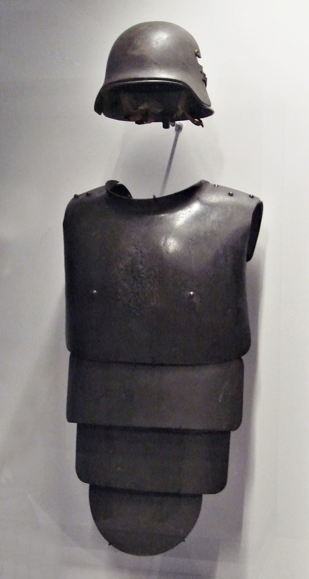 German helmet and frontal armoured plate for trench warfare 1916