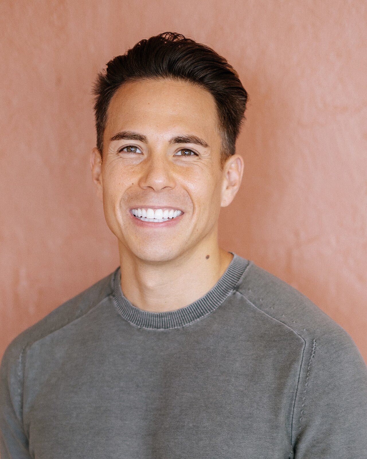 Apolo Anton Ohno headshot