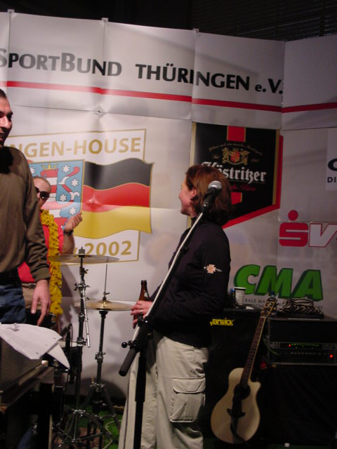 07-claudia-onstage
