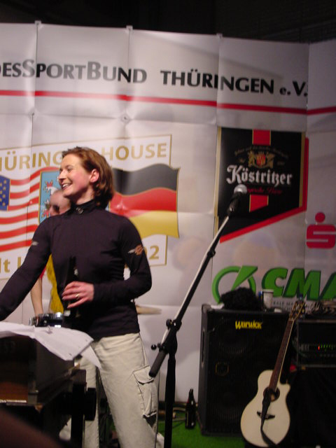 08-claudia-onstage
