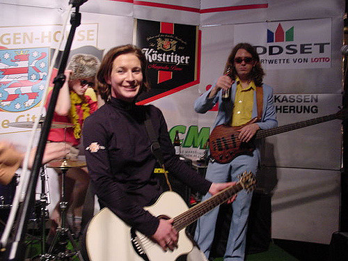 17-claudia-guitar