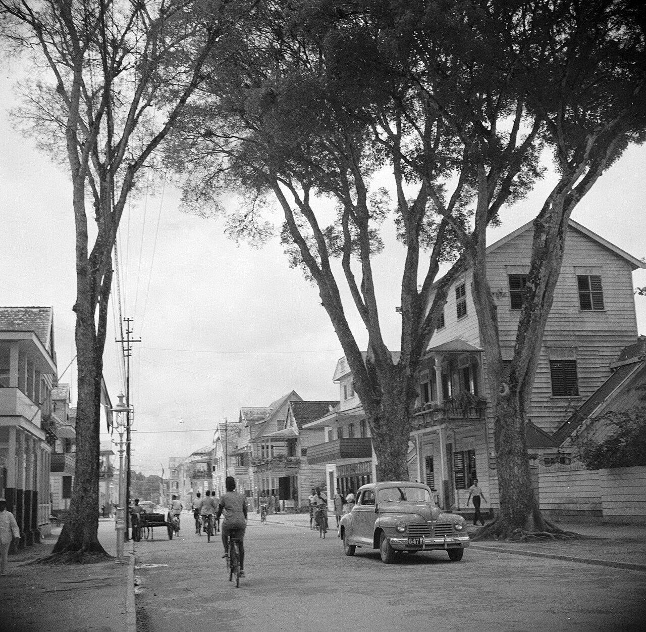 De Gravenstraat in Paramaribo, Bestanddeelnr 252-6157
