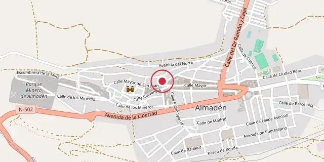 Street map of the area around Almadén; the red dot marks 38°46′34″N 4°50′13″W