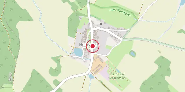 Street map of the area around Holašovice; the red dot marks 48°58′08″N 14°16′23″E