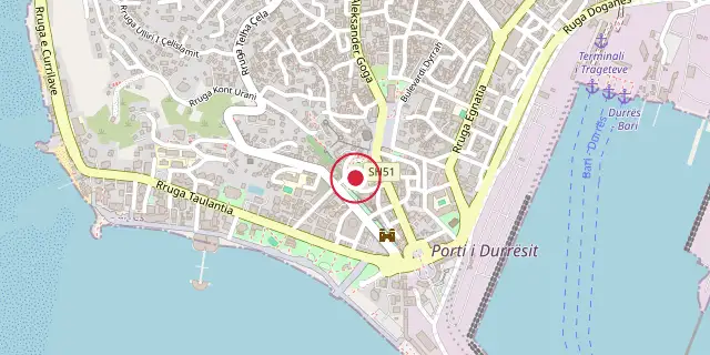 Street map of the area around Amphitheatre of Durrës; the red dot marks 41°18′43″N 19°26′42″E